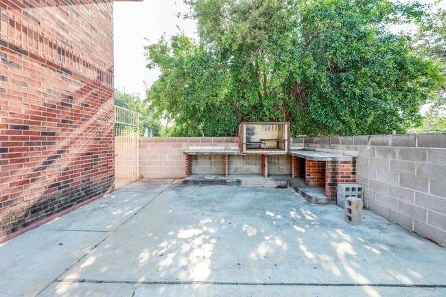 Photo - 2220 Santa Cleotilde Ave Unit 4