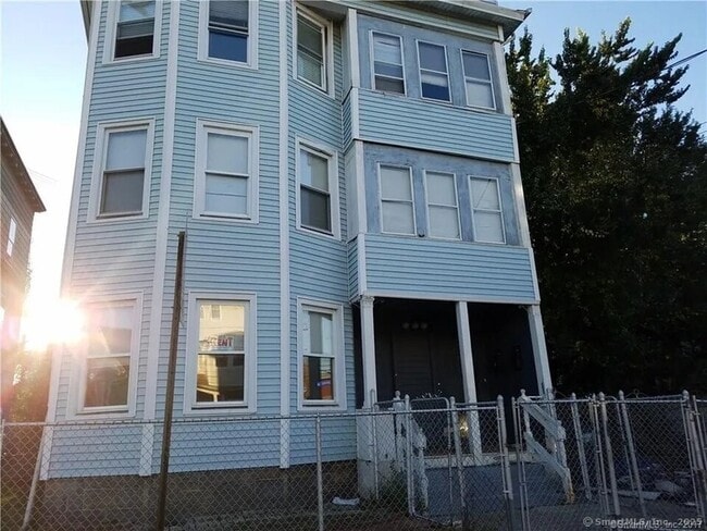 Building Photo - 481 Hollister Ave Unit 483