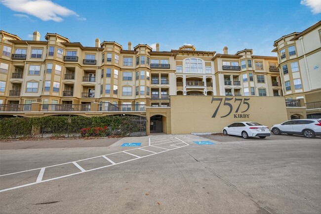 Photo - 7575 Kirby Dr Unit 2103