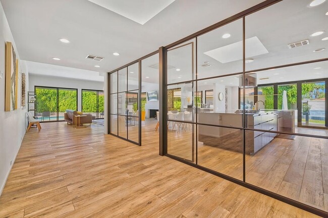 Photo - 12 Sussex Ct