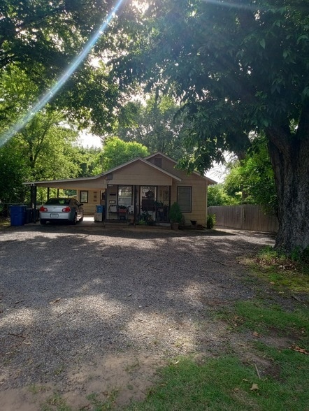 Photo - 1033 N Johnson St