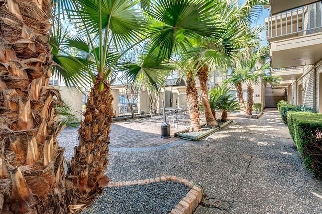 Building Photo - 4321 Hazard St Unit 3