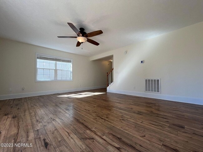 Photo - 117 Lightwater Dr