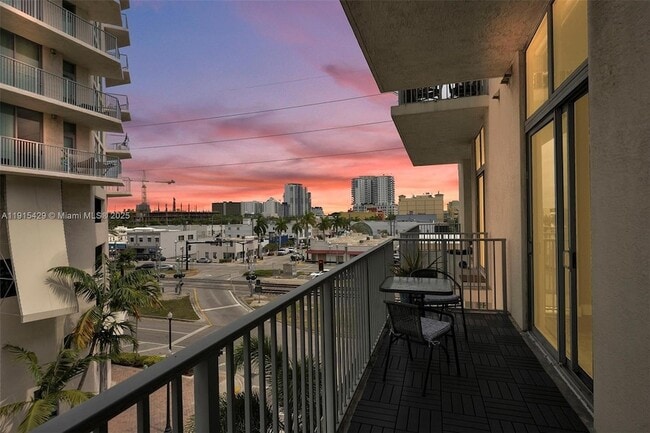 Photo - 2100 Van Buren St Unit 417