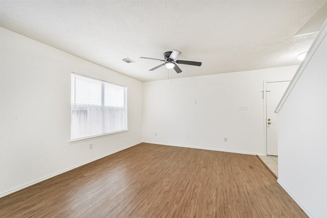 Photo - 33318 Cottonwood Bend
