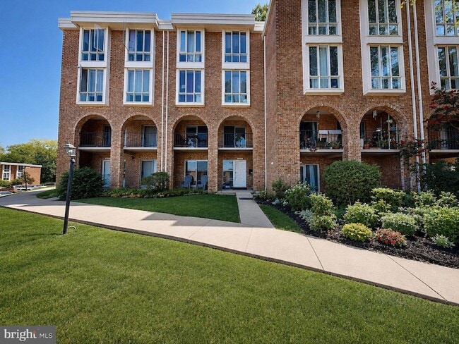 Building Photo - 2631 Wagon Dr Unit 333