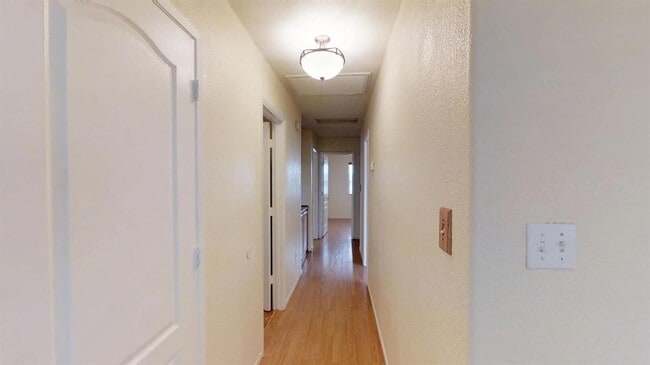 Photo - 600 Hazelhurst Way