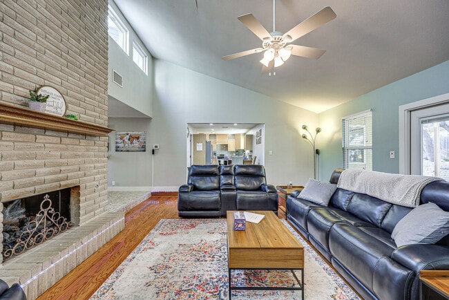 Photo - 8411 Brixton-SI ID1546356P Unit SI ID1546356P