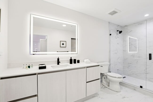 1BR, 1BA - 750SF - Bathroom - 101 Dania Beach