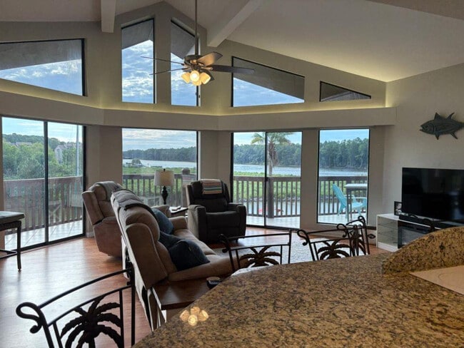 Building Photo - 3806 Spinnaker Dr Unit ID1330447P