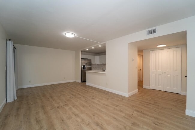 Photo - 21 Cristina Ct Unit 6C