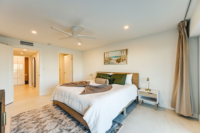 Photo - 1 Bluebill Ave Unit SI FL6-ID1611052P