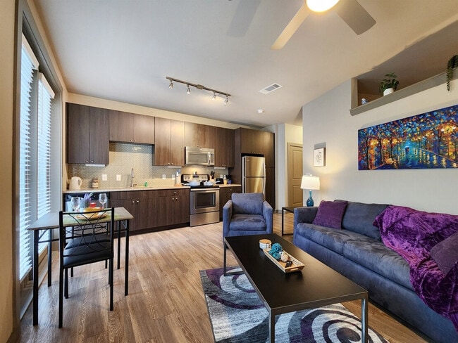 Building Photo - 1800 Devonshire Crescent Unit ID1359148P