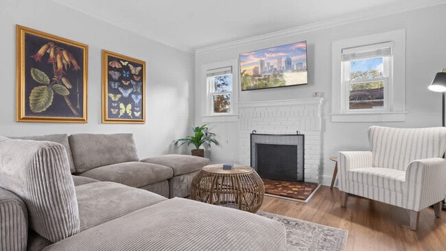 Photo - 720 1/2 W Woodlawn Ave Unit ID1271939P