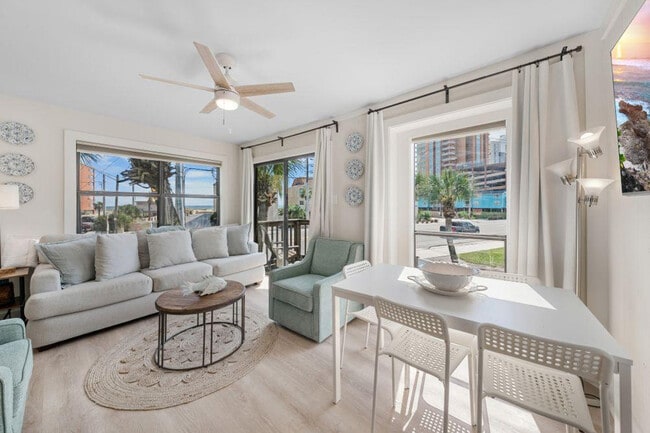 Building Photo - 101 W 6th St Unit ID1266601P