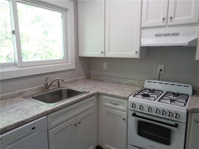 Photo - 17 E 5th St