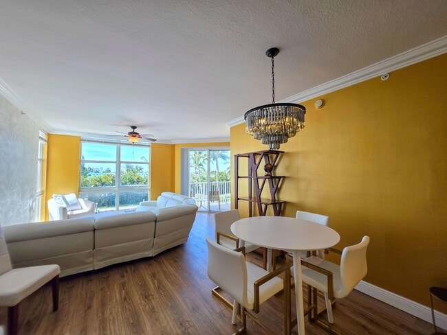 Photo - 806 E Windward Way Unit 323