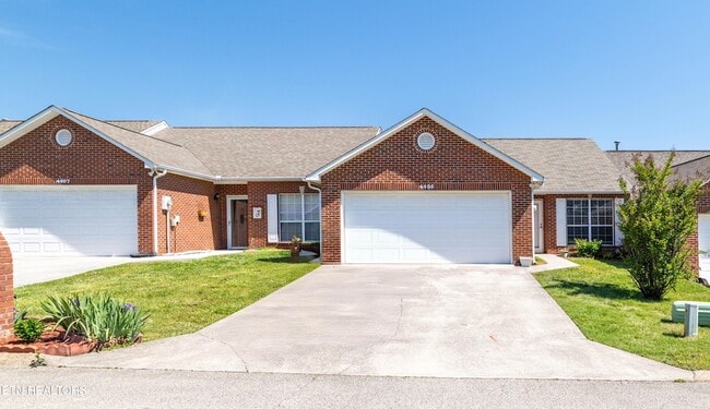 Building Photo - 4405 Greenfern Way