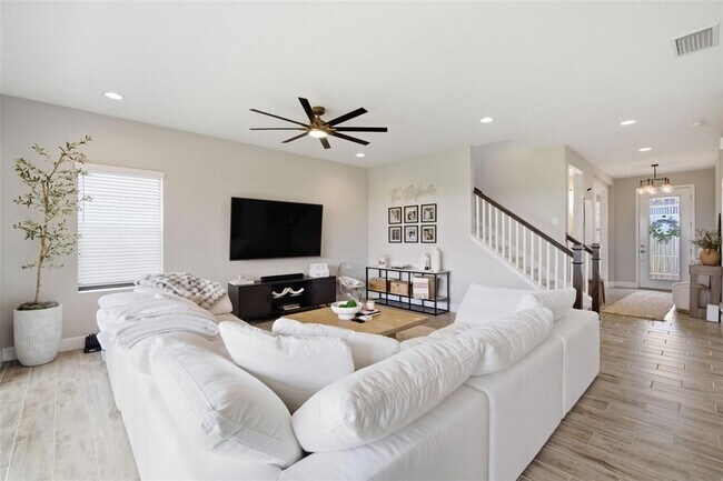 Photo - 6396 Roadstead Ct