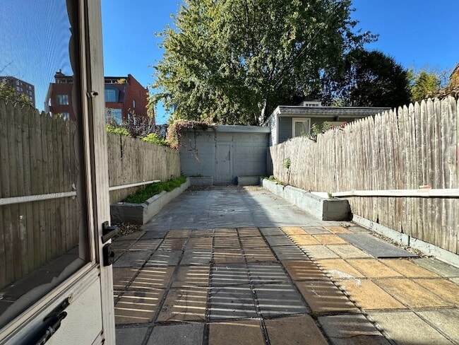 Building Photo - 101 Pioneer St Unit 1