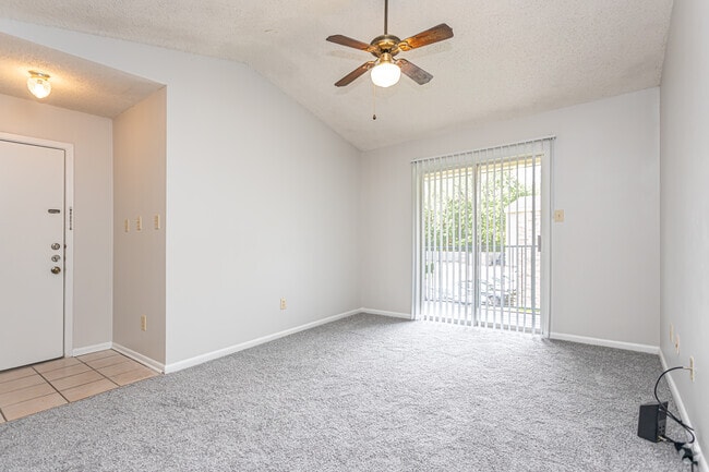 2BR, 1BA - 825SF - Afton Oaks