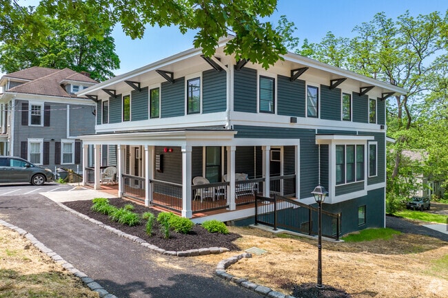 Photo - 601 E State St - Fully Furnished!