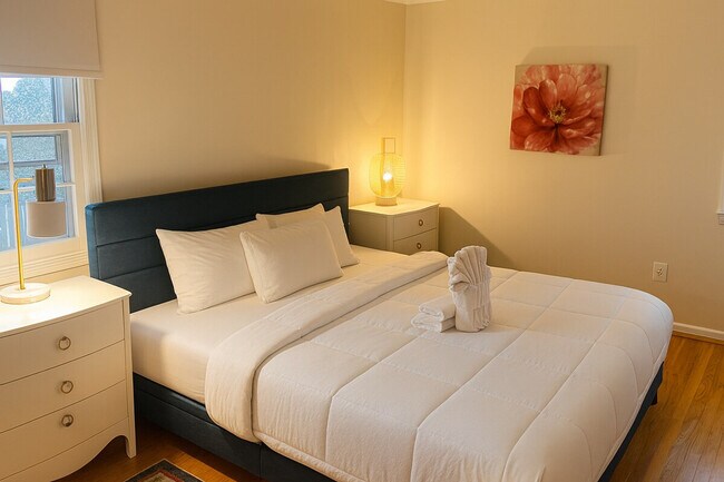 Photo - 1937 Woodford Rd Unit SI ID1473412P