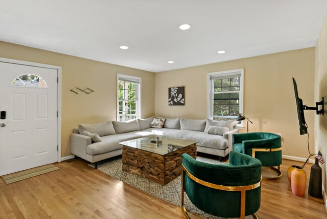 Building Photo - 9 S Walter Reed Dr Unit ID1395349P