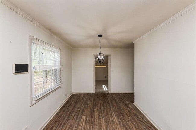 Photo - 210 Oak Dr SE