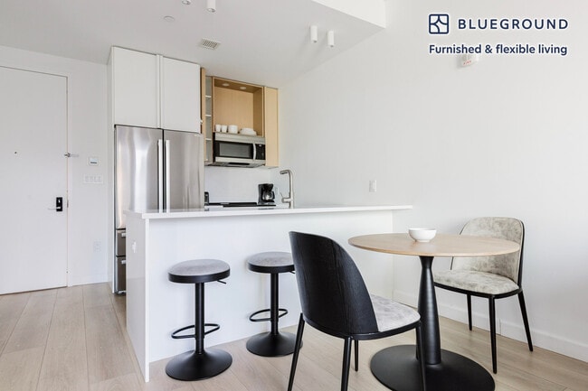 Photo - 27-09 44th Dr Unit FL11-ID2181