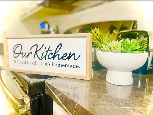 Cute Kitchen - 300 Yarmouth St