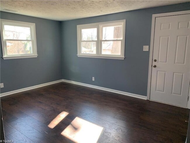 Photo - 1509 E Commerce Ave