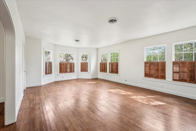 Photo - 2565 Harrison Ave