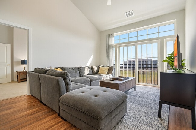 Photo - 2002 Eisenhower Ave Unit SI ID1473415P