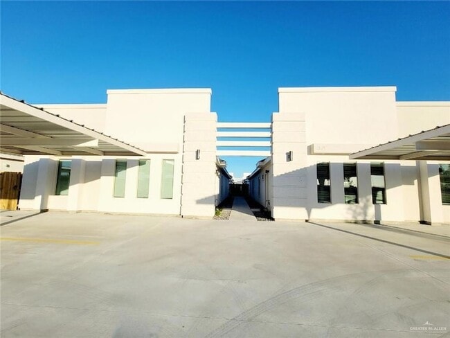 Building Photo - 1308 Vani Dr Unit 2