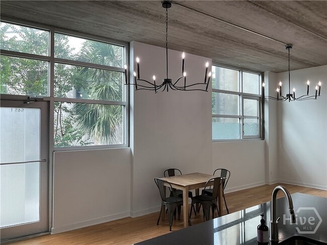 Building Photo - 545 Berrien St Unit I