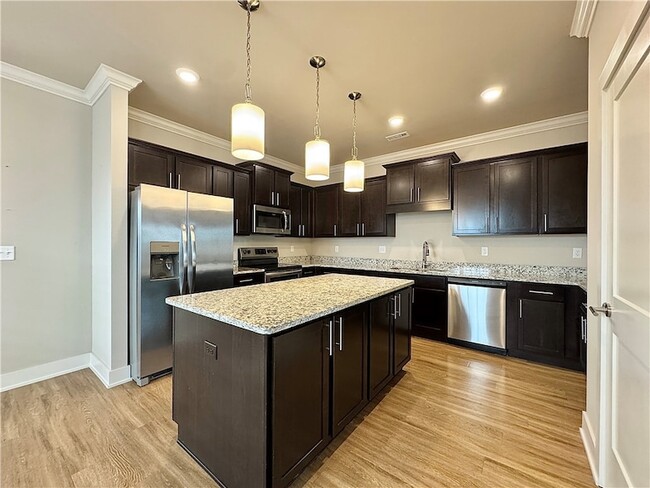 Building Photo - 707 NE Hts Ln