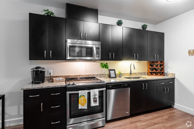 1BR, 1BA - 669SF - Kitchen - The Cameron