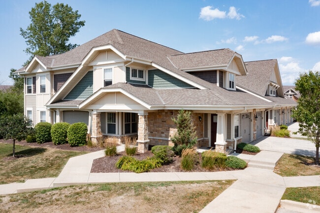 Building Photo - Falcon Glen