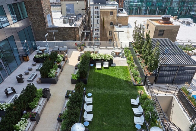 Photo - 1000 S Michigan Ave Unit FL43-ID1287547P