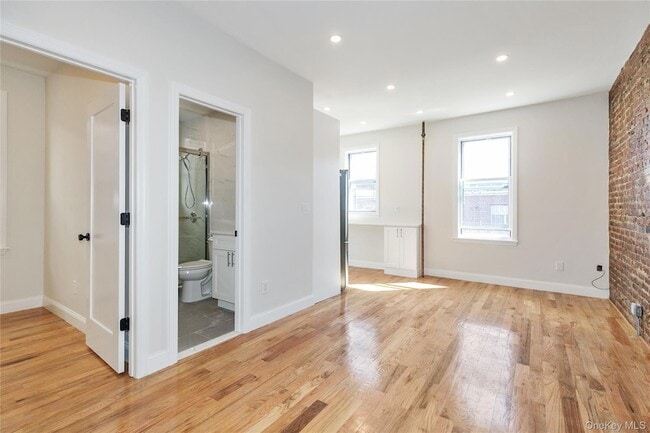 Photo - 104-44 42nd Ave