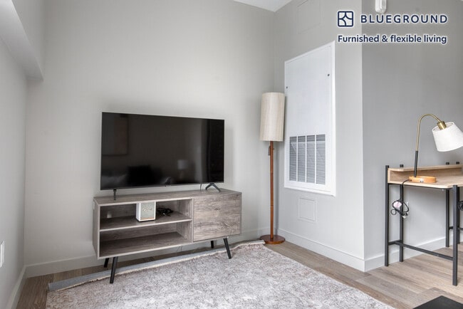 Photo - 1550 Soldiers Field Rd Unit FL5-ID998