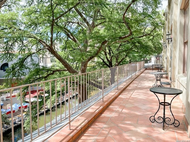 Photo - 245 Losoya St