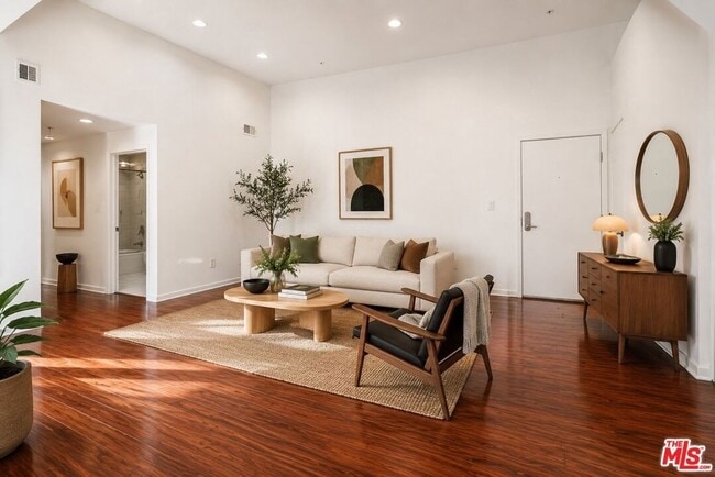Building Photo - 12132 Hart St Unit 301