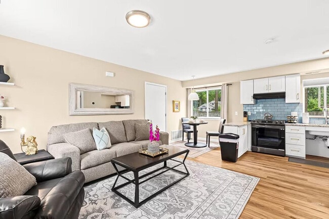 Building Photo - 18415 Sharon Ln Unit ID1054652P