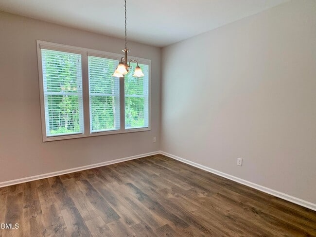 Photo - 131 Diploma Dr