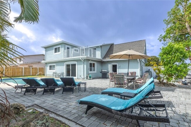 Photo - 1690 NE 25th Ave