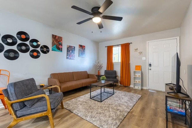 Building Photo - 6302 Manor Rd Unit ID1385485P