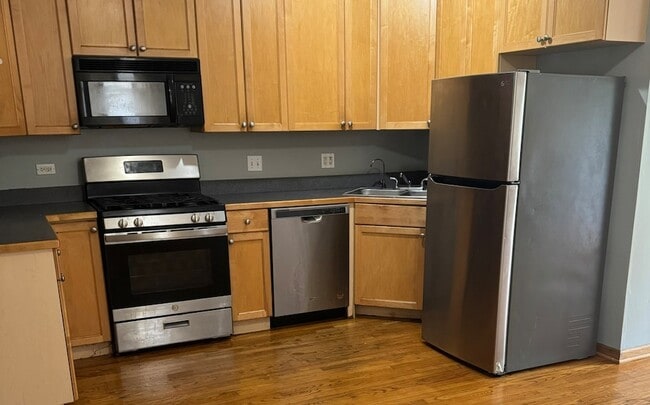 Photo - 5852 S Prairie Ave