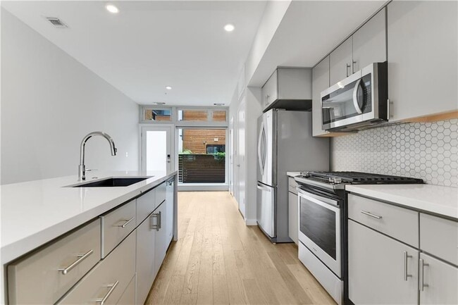 Photo - 2002 E 7th St Unit 212